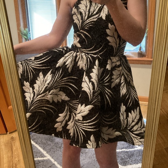 Black and White Floral Glam Crossover Dress - Picture 6 of 7